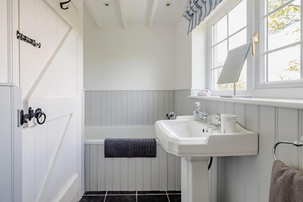 Rhos Y Bel Cottage Angelsey Llangadwaladr  Zewnętrze zdjęcie